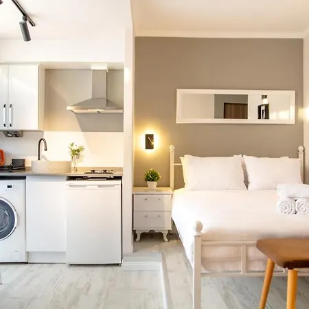 Invigorating Flat Near Kordon In Alsancak Apartmán