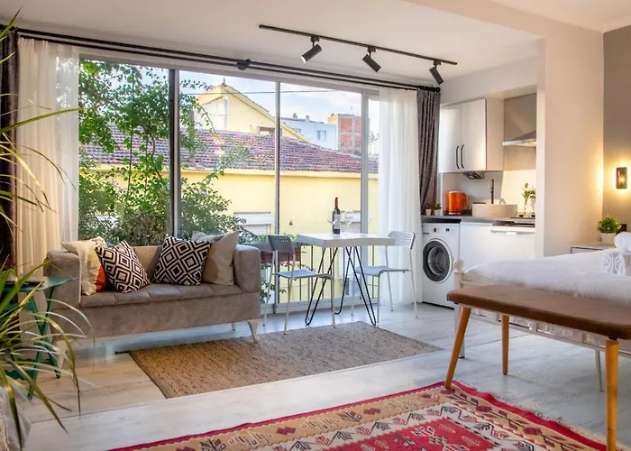 Invigorating Flat Near Kordon In Alsancak *