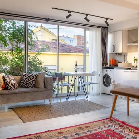 Invigorating Studio Flat Near Kordon In Alsancak *
