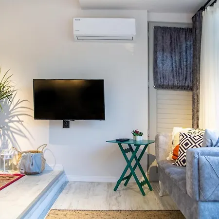 Invigorating Studio Flat Near Kordon In Alsancak