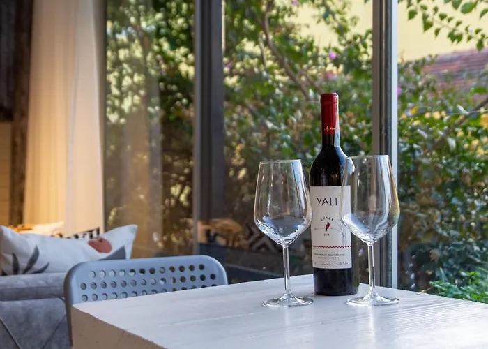 Invigorating Flat Near Kordon In Alsancak Апартаменты